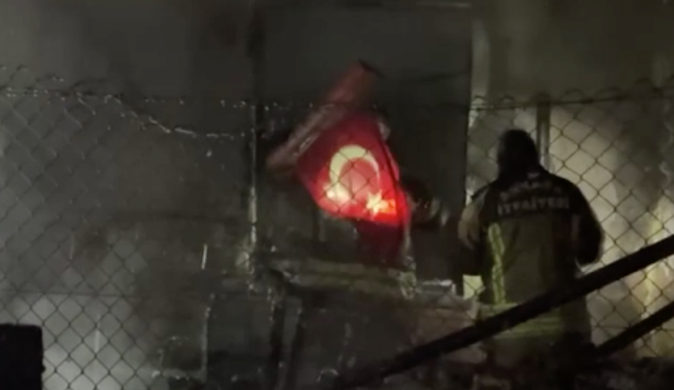 Ankara'da apartmana sıçrayan yangında 8 kişi dumandan etkilendi